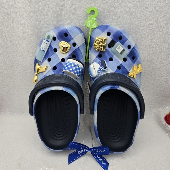 Crocs x Bath and Body Works Limited Edition Crocs Women's Sz 8 Gingham Jibbitzs - Picture 2 of 10